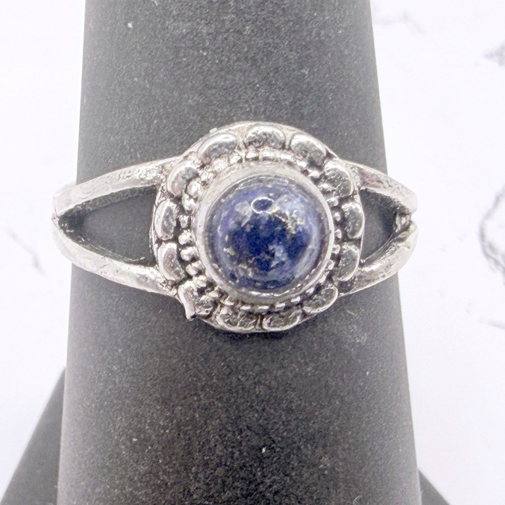 Blue Glitter Glass Ring Silver Tone Openwork Filigree Size 7 Statementโ